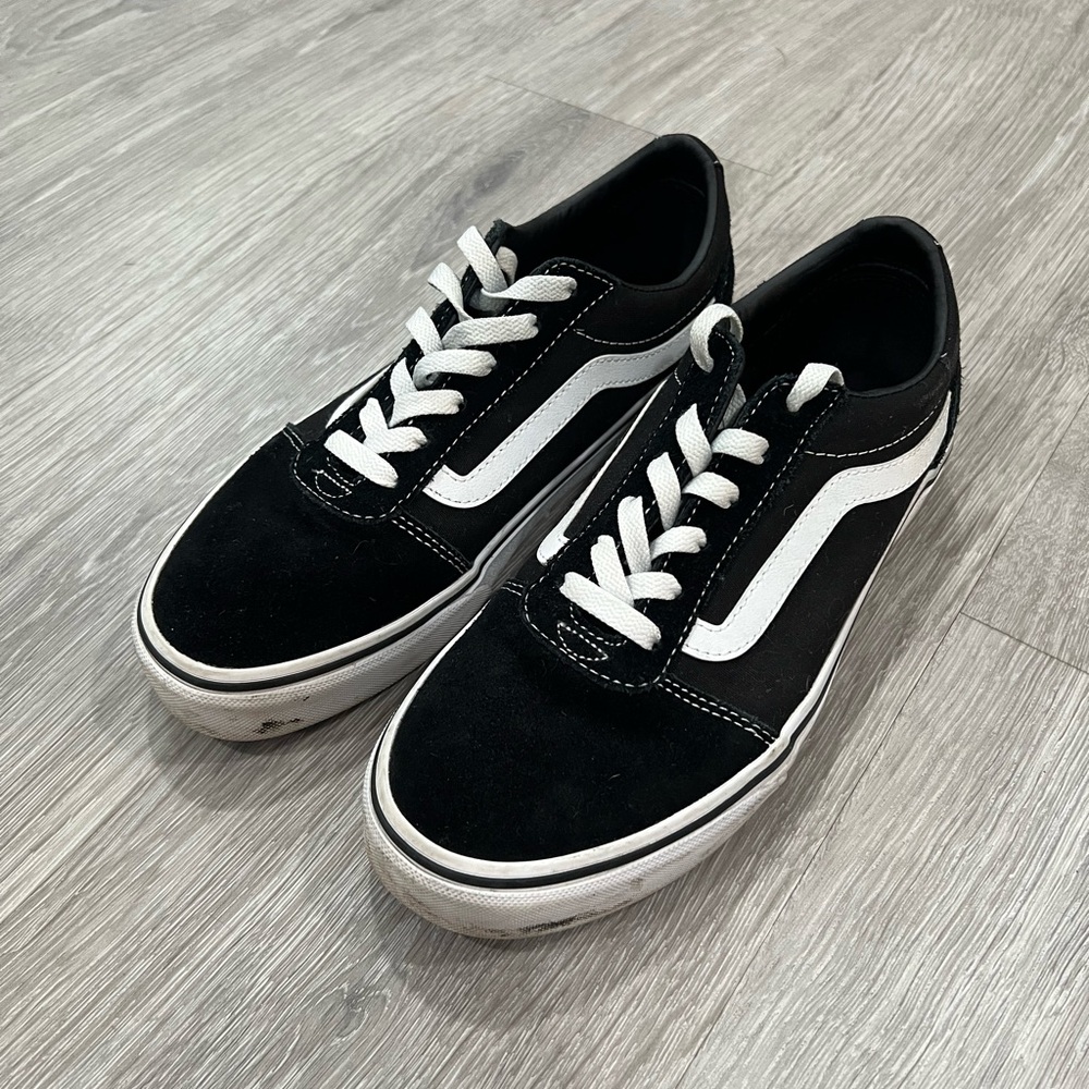 Vans women’s Black and White Sneakers